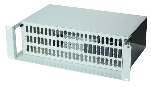 좋은 가격과 FTTH 및 FTTC 프로젝트에 대한 광섬유 패치 패널 YH22