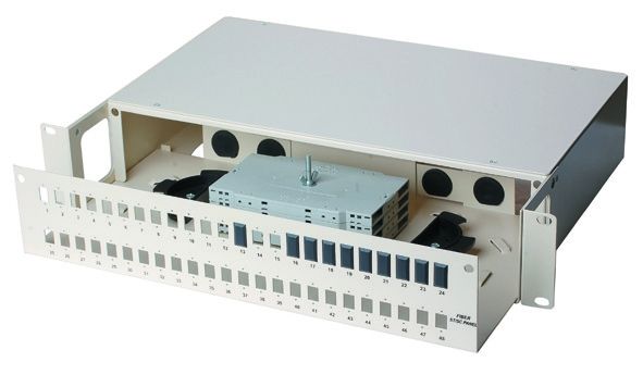 좋은 가격과 FTTH 및 FTTC 프로젝트에 대한 광섬유 패치 패널 YH17